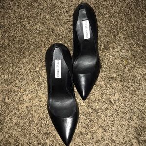 Steve Madden Black Pumps